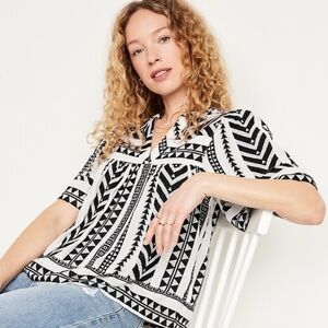 Old Navy Boho Peasant Top Size M Black White Textured Pattern